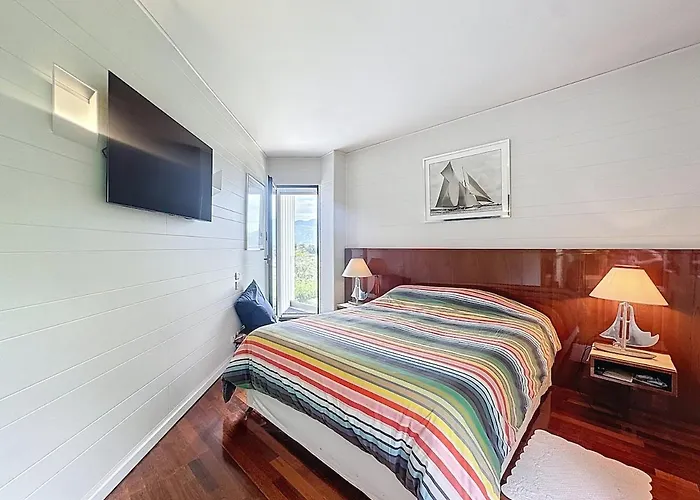 Azur - Elegante Et Detente *